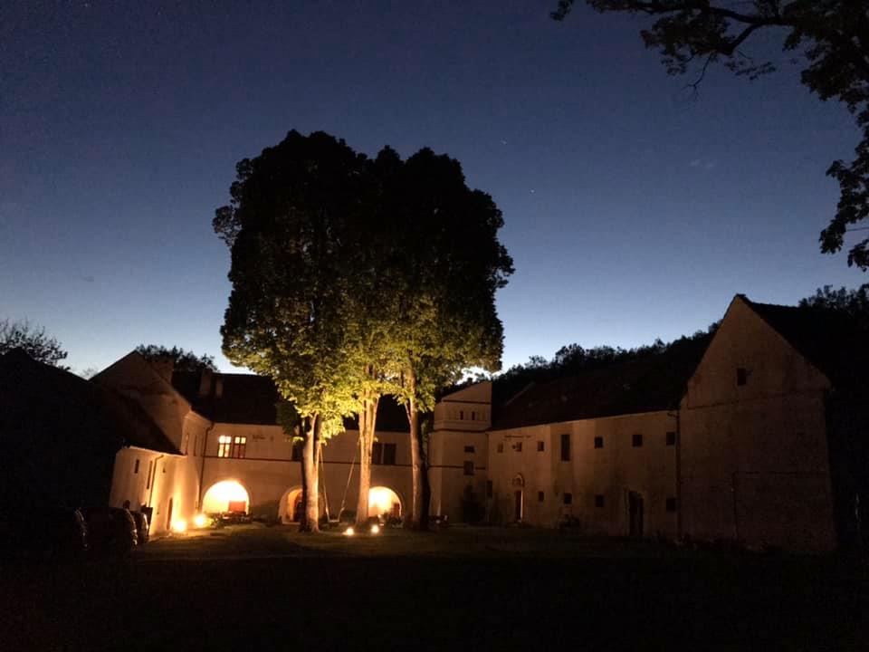 Zamek w nocy